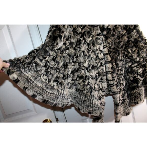 Faux Rabbit Fur Cape One Size - Picture 2 of 3